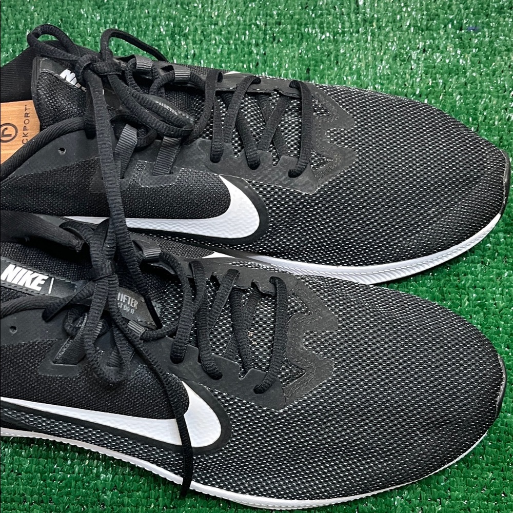 Nike Black and White Low-Top Running Sneakers - Picture 3 of 7